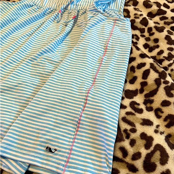 EXCELLENT/LIKE NEW/PRE-OWNED condition VINEYARD VINES girl’s nautical tank top. - Picture 3 of 6